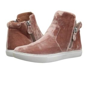 Kenneth Cole Carole blush velvet sneakers